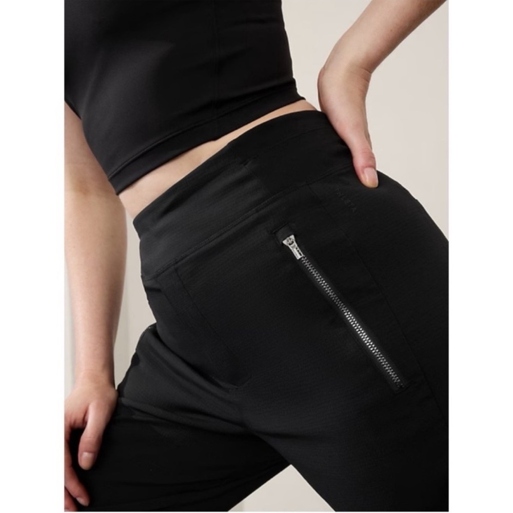 Nwot athleta trekki north joggers size 4 black - Picture 5 of 10